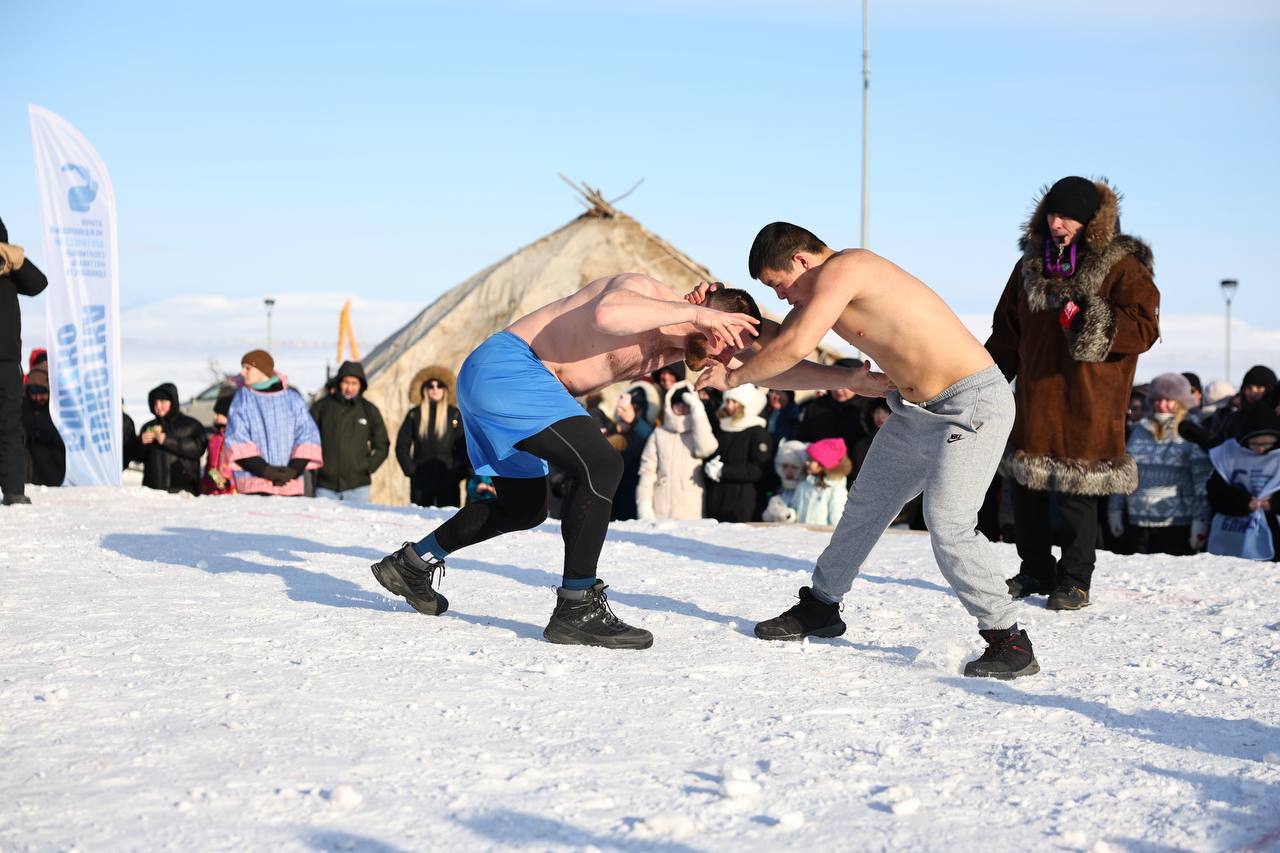 Продолжаем рассказывать подробности турнира по национальной чукотской борьбе тэйкэв! Продолжаем рассказывать подробности турнира по национальной чукотской борьбе тэйкэв!