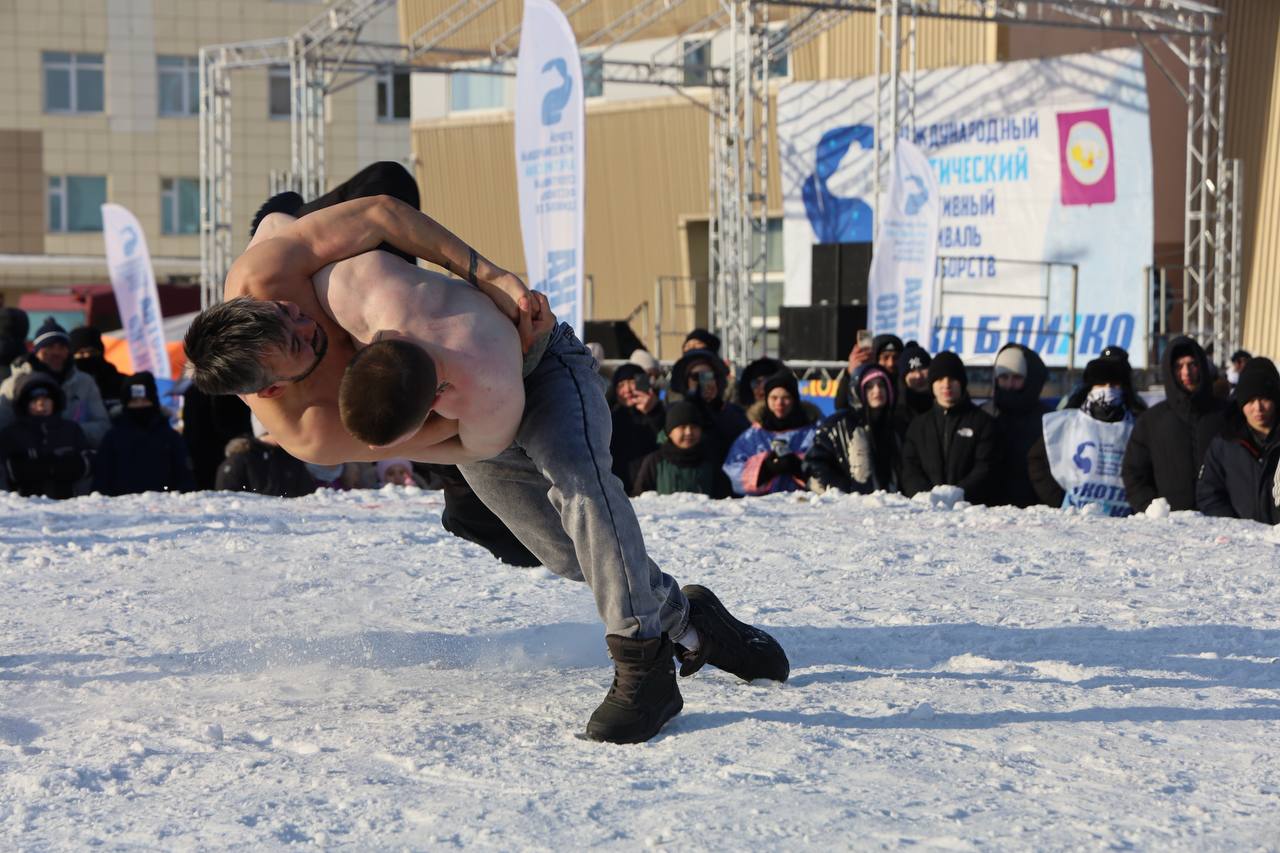 Продолжаем рассказывать подробности турнира по национальной чукотской борьбе тэйкэв! Продолжаем рассказывать подробности турнира по национальной чукотской борьбе тэйкэв!