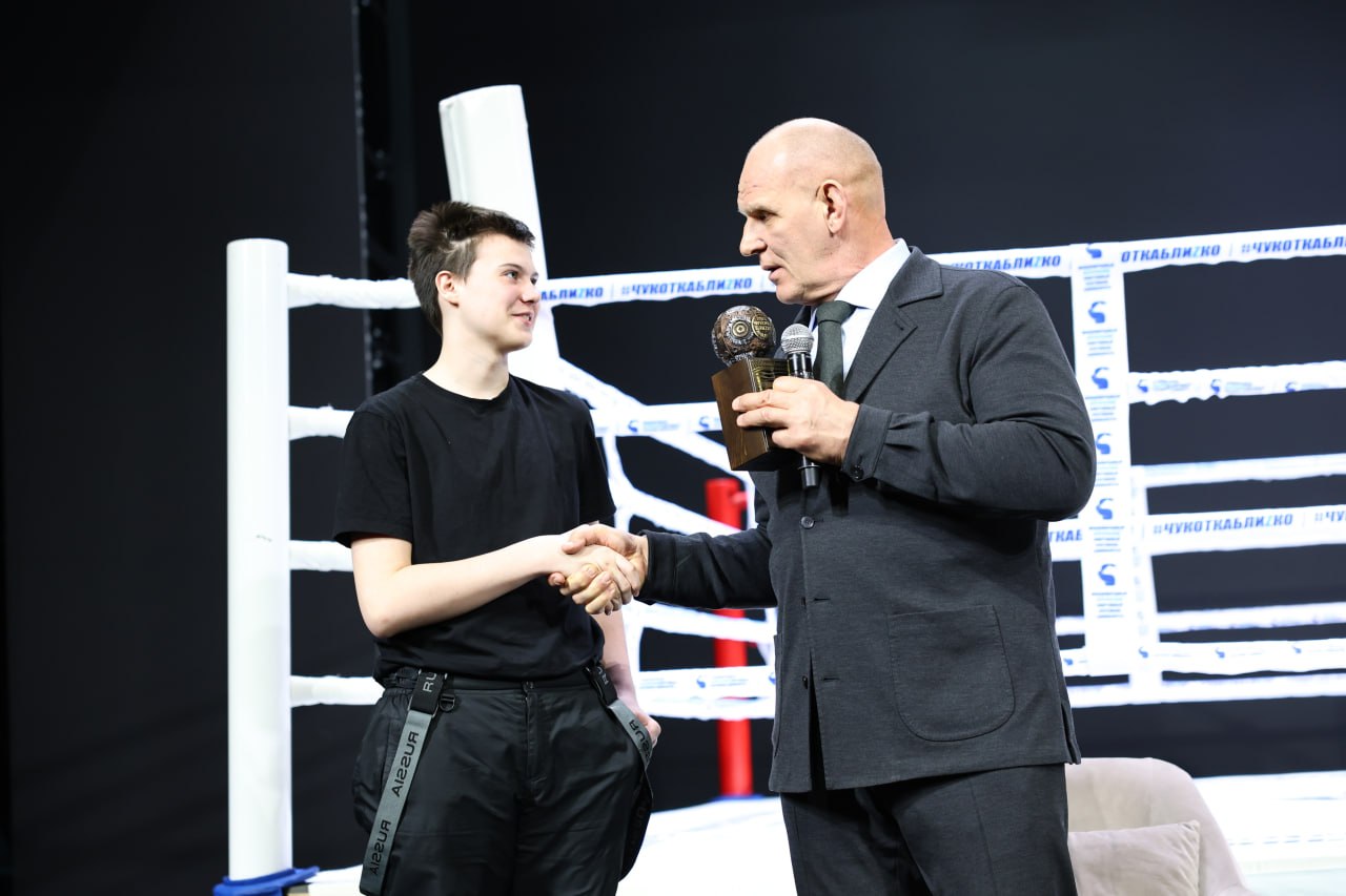 Легенда на Чукотке: жители Анадыря встретились с Александром Карелиным Легенда на Чукотке: жители Анадыря встретились с Александром Карелиным