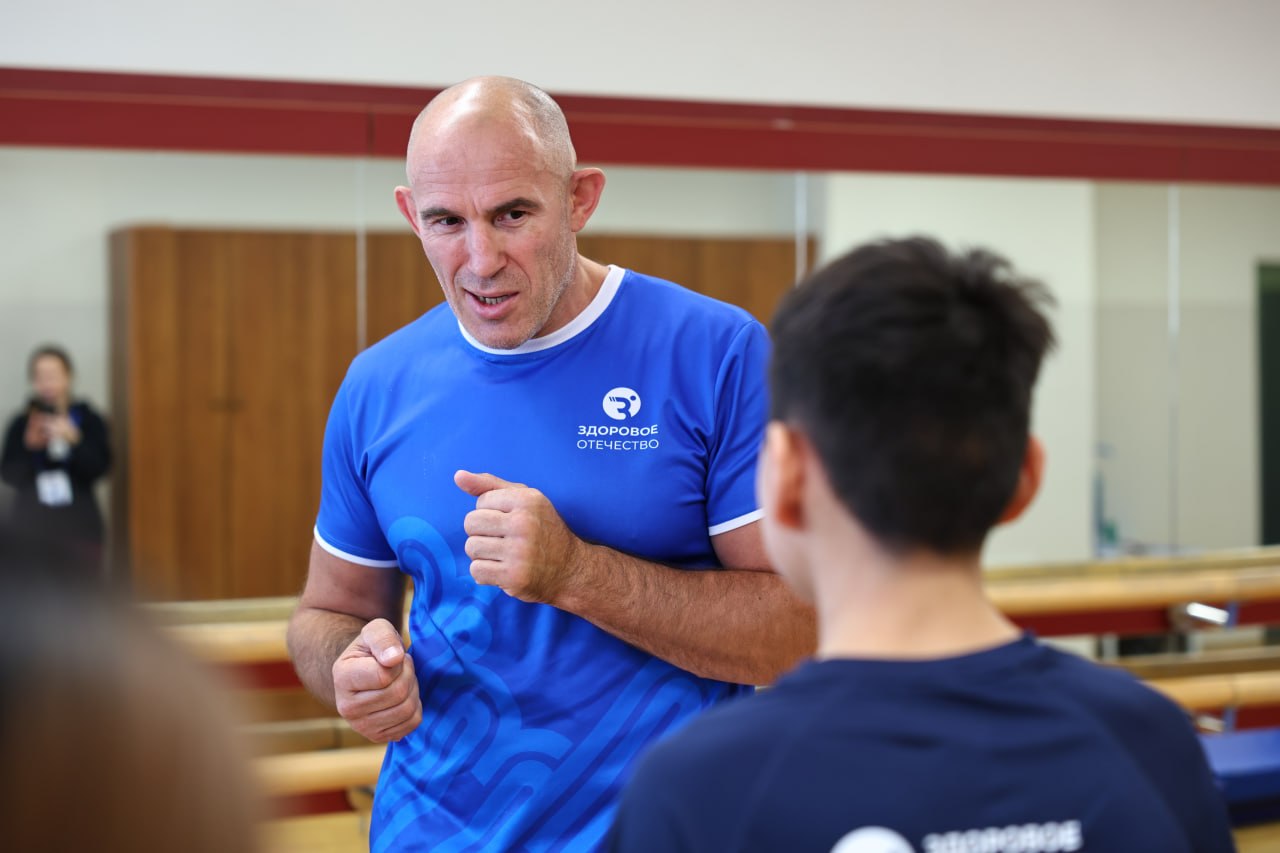 Мастер-класс для юных воспитанников социально-реабилитационного центра в Анадыре провели чемпионы мира по боевым единоборствам Мастер-класс для юных воспитанников социально-реабилитационного центра в Анадыре провели чемпионы мира по боевым единоборствам