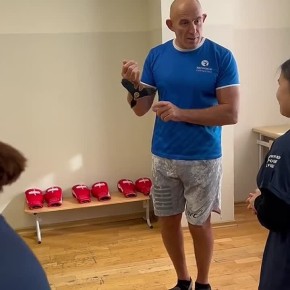 Ребята подарили спортсменам обереги, которые сделали своими руками специально для них