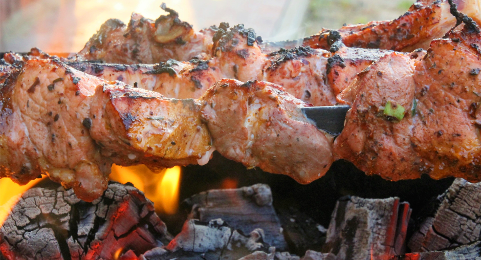 Как выбрать идеальное мясо для новогоднего шашлыка