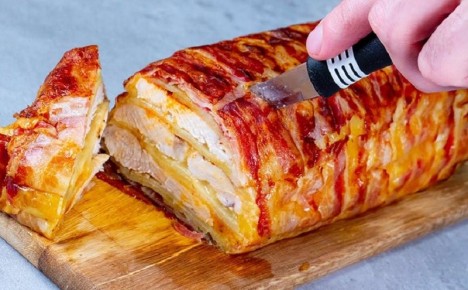 Бекон на празднике: как удивить гостей восхитительным пирогом