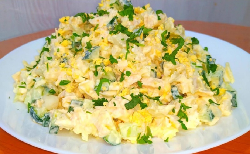 Удивительный царский салат с курицей и цветной капустой для каждого стола
