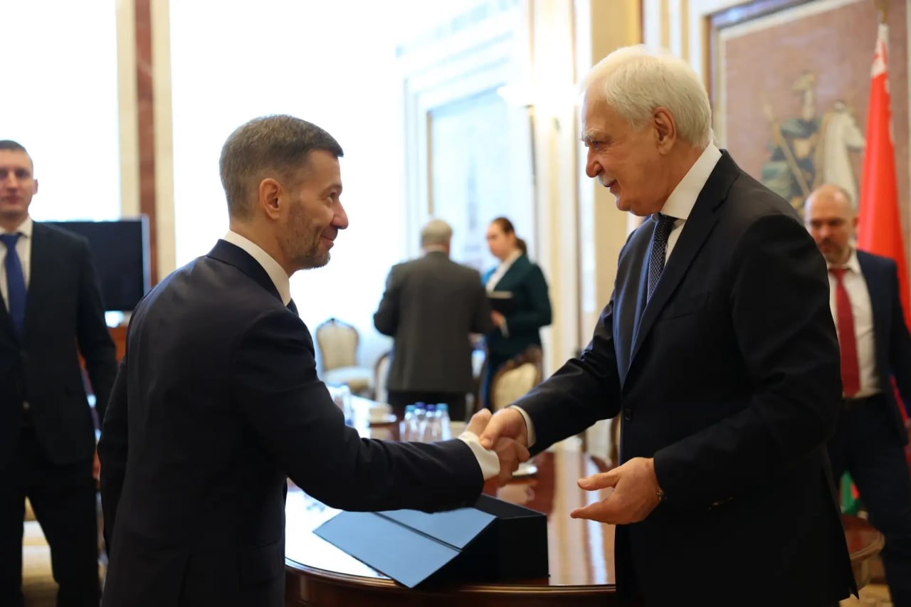 Владислав Кузнецов встретился с Президентом Беларуси Александром Лукашенко Владислав Кузнецов встретился с Президентом Беларуси Александром Лукашенко