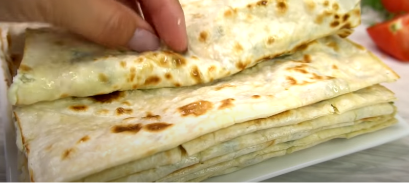 Лепешки „Чуду“: быстрое и вкусное лакомство без замешивания теста