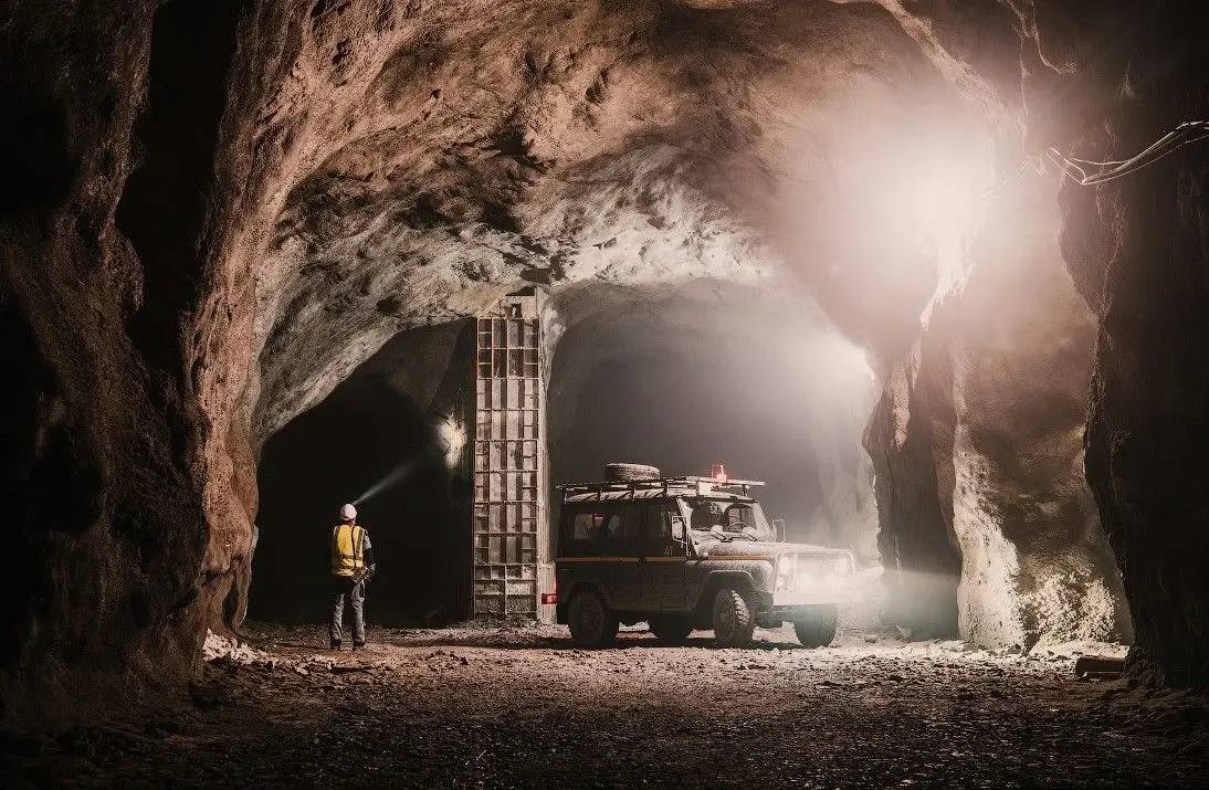 Владислав Кузнецов: Сегодня — День геолога. Эта отрасль — главный двигатель нашей экономики, который создает новые рабочие места и формирует основу для развития региона Владислав Кузнецов: Сегодня — День геолога. Эта отрасль — главный двигатель нашей экономики, который создает новые рабочие места и формирует основу для развития региона