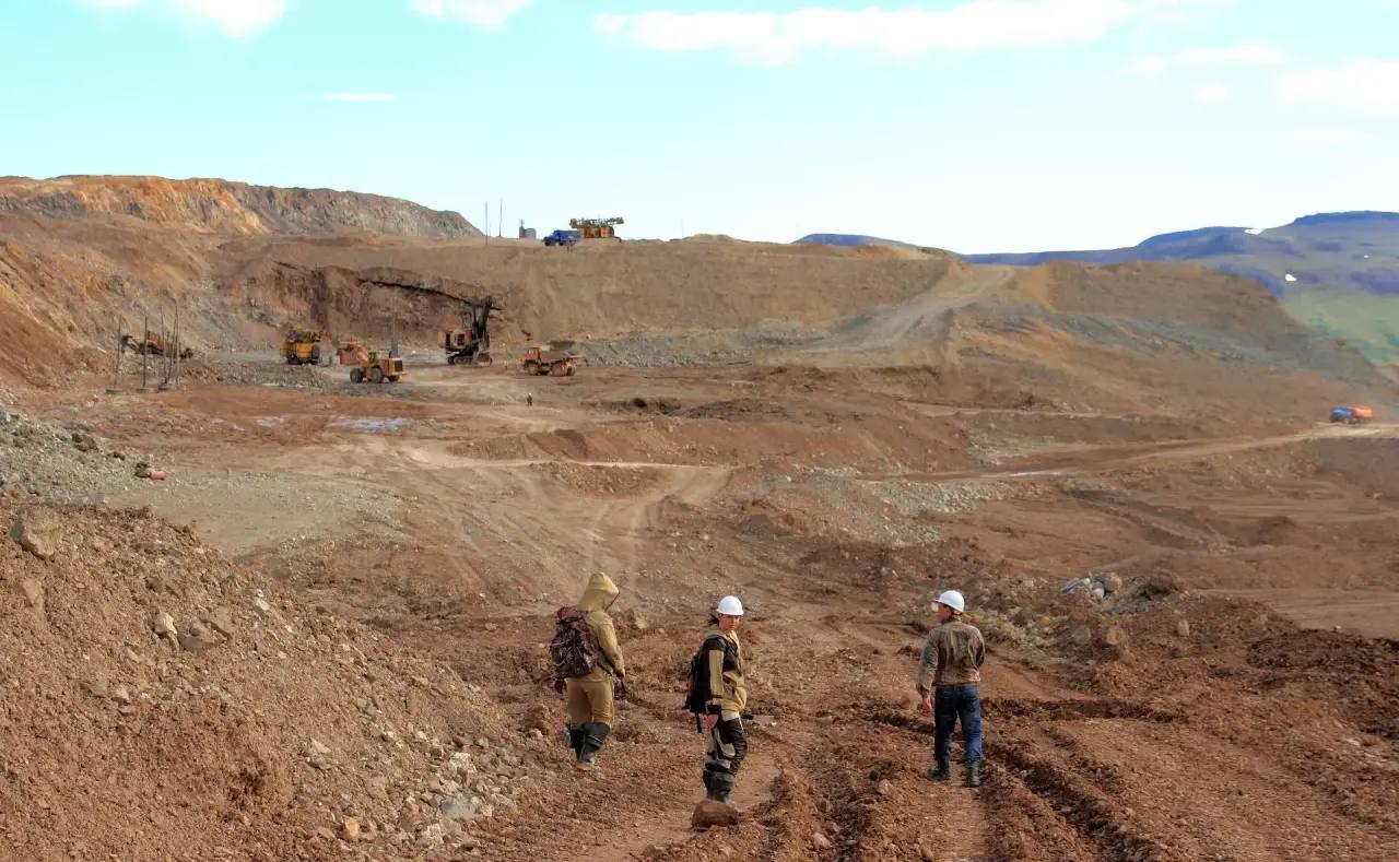 Владислав Кузнецов: Сегодня — День геолога. Эта отрасль — главный двигатель нашей экономики, который создает новые рабочие места и формирует основу для развития региона