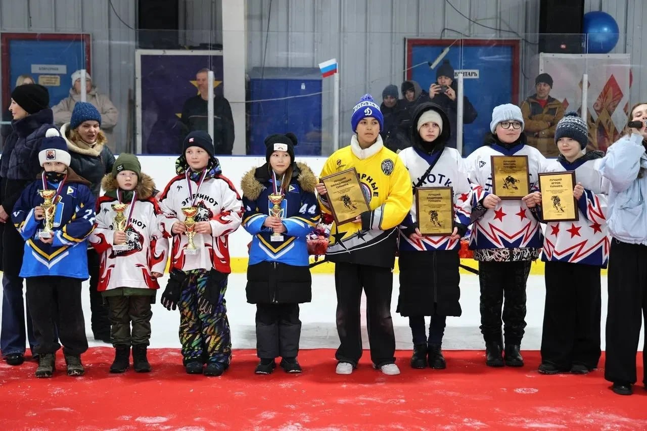 На Чукотке завершились масштабные соревнования по хоккею памяти Роберта Депоняна На Чукотке завершились масштабные соревнования по хоккею памяти Роберта Депоняна