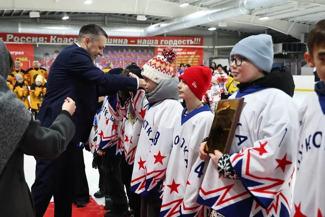 На Чукотке завершились масштабные соревнования по хоккею памяти Роберта Депоняна На Чукотке завершились масштабные соревнования по хоккею памяти Роберта Депоняна