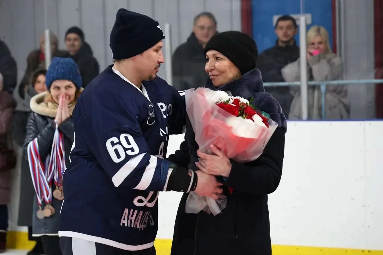 На Чукотке завершились масштабные соревнования по хоккею памяти Роберта Депоняна На Чукотке завершились масштабные соревнования по хоккею памяти Роберта Депоняна