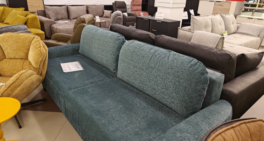 Вино, жир и селедка под шубой: как вернуть дивану свежесть после новогодних посиделок