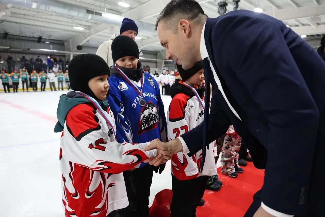 На Чукотке завершились масштабные соревнования по хоккею памяти Роберта Депоняна На Чукотке завершились масштабные соревнования по хоккею памяти Роберта Депоняна