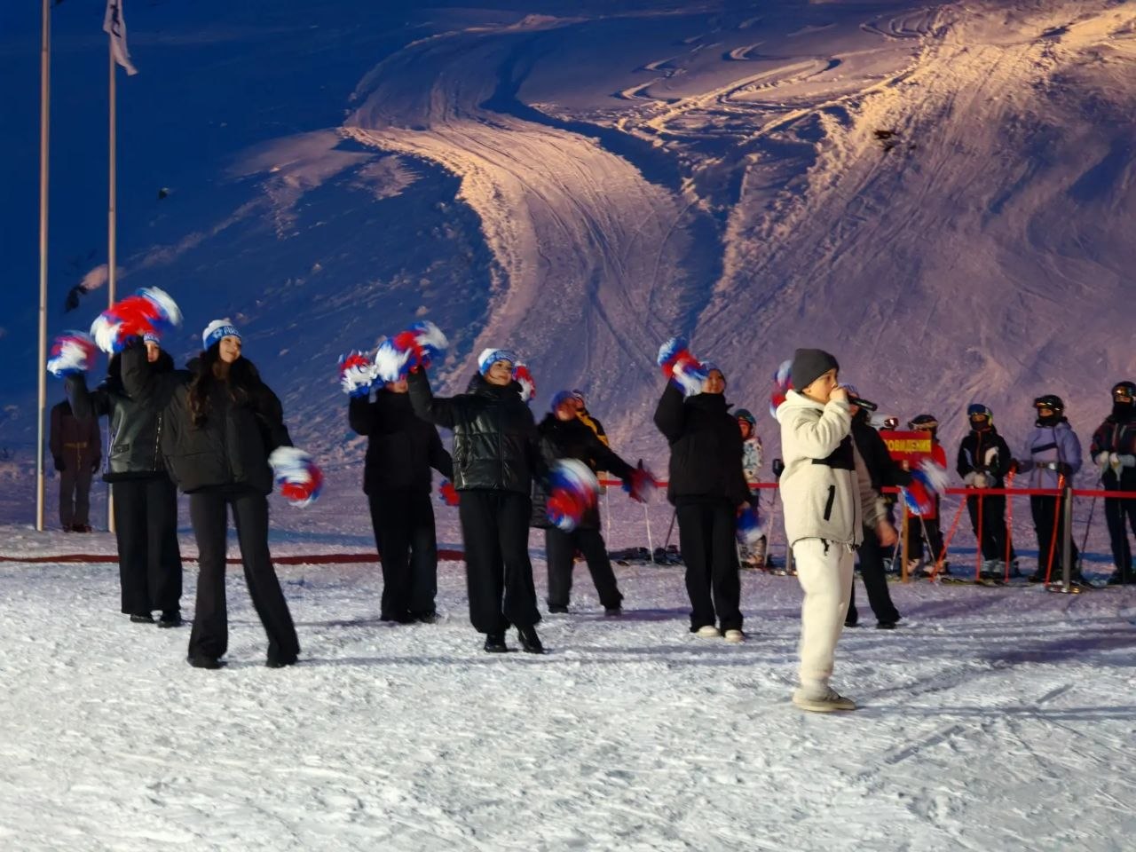 В Эгвекиноте прошла церемония открытия окружных соревнований по горнолыжному спорту В Эгвекиноте прошла церемония открытия окружных соревнований по горнолыжному спорту
