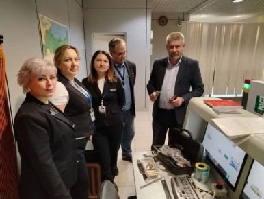 Начальник ЭКЦ окружного УМВД провел мастер класс по выявлению запрещённых предметов в багаже для сотрудников авиационной безопасности