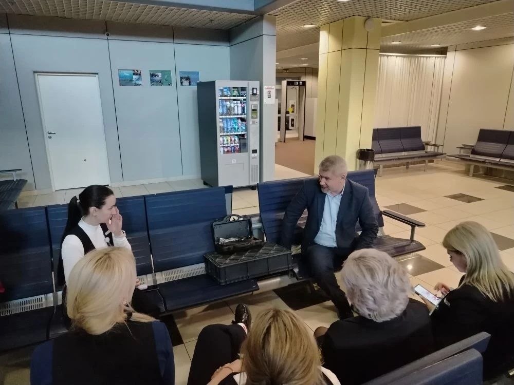 Начальник ЭКЦ окружного УМВД провел мастер класс по выявлению запрещённых предметов в багаже для сотрудников авиационной безопасности Начальник ЭКЦ окружного УМВД провел мастер класс по выявлению запрещённых предметов в багаже для сотрудников авиационной безопасности