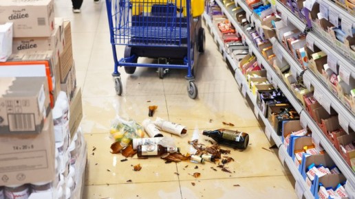 Магазин и разбитый товар: когда покупатель не должен платить?