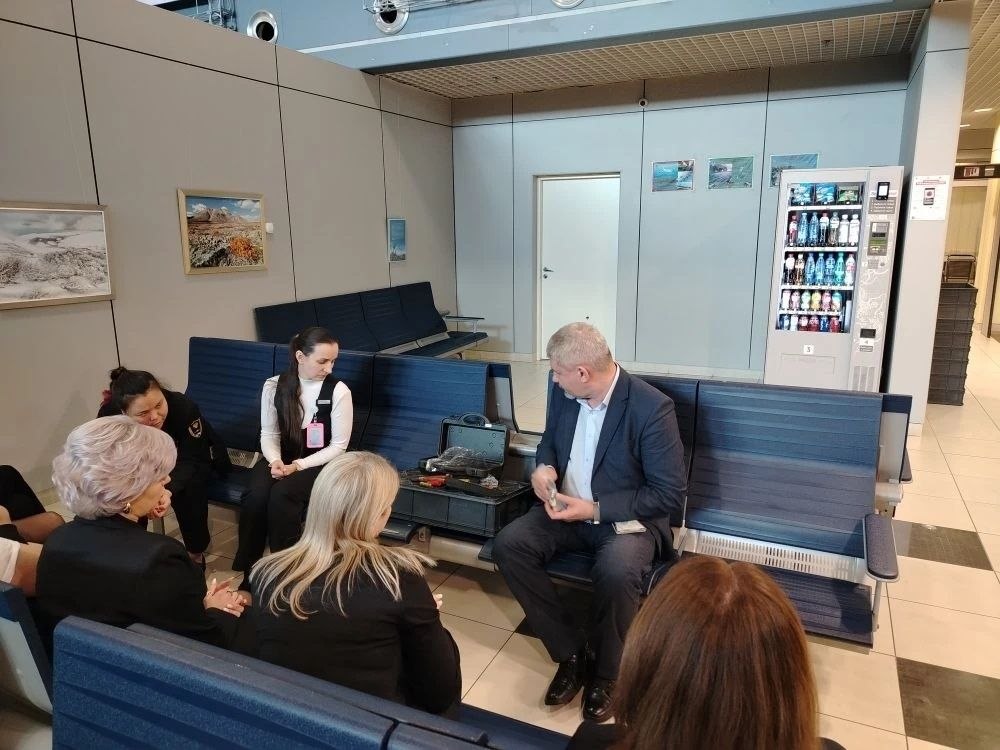 Начальник ЭКЦ окружного УМВД провел мастер класс по выявлению запрещённых предметов в багаже для сотрудников авиационной безопасности Начальник ЭКЦ окружного УМВД провел мастер класс по выявлению запрещённых предметов в багаже для сотрудников авиационной безопасности