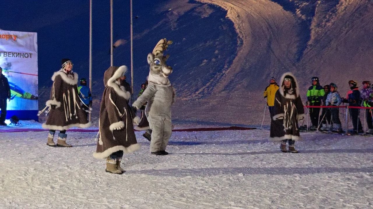 В Эгвекиноте прошла церемония открытия окружных соревнований по горнолыжному спорту В Эгвекиноте прошла церемония открытия окружных соревнований по горнолыжному спорту