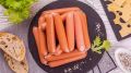 Сырые сосиски: стоит ли рисковать здоровьем ради перекуса?