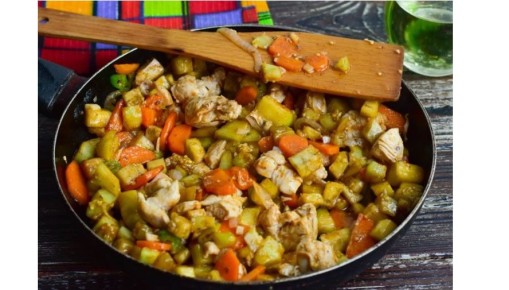 Ароматное мясо с баклажанами и чесноком: просто и вкусно