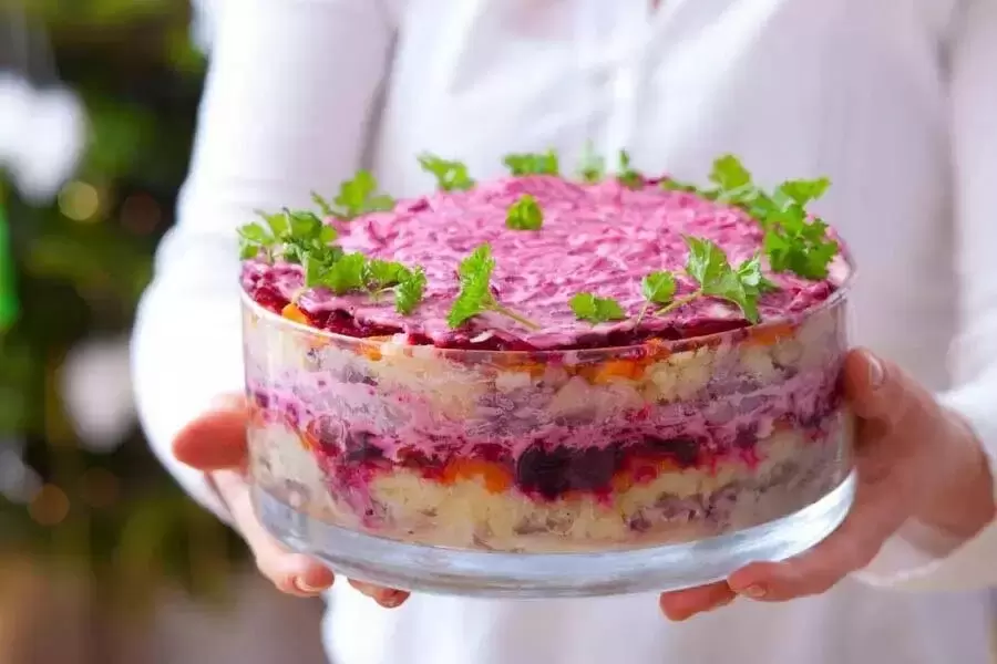 Как разнообразить любимую Шубу: 3 альтернативных соуса без майонеза