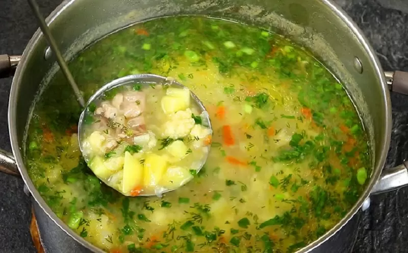 Летний суп с сырными шариками: освежающий вкус лета в каждой ложке