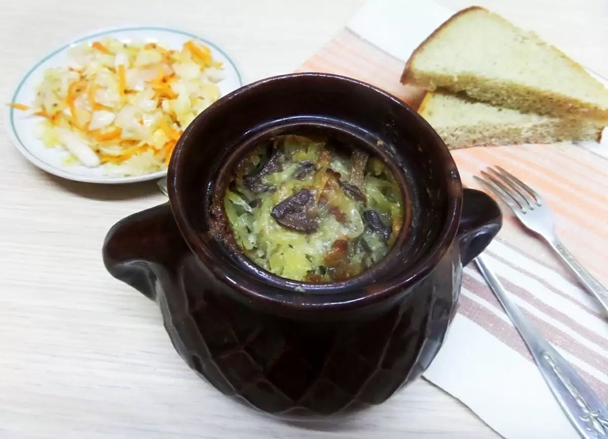 Комфортное горшочное блюдо: питомец вкусов с картофелем, свининой и грибами
