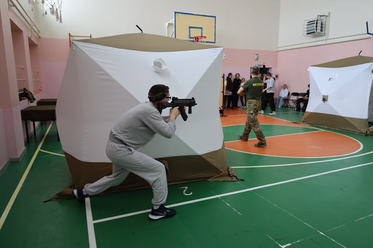 Соревнования по лазертагу среди молодежных команд прошли в столице Чукотки Соревнования по лазертагу среди молодежных команд прошли в столице Чукотки