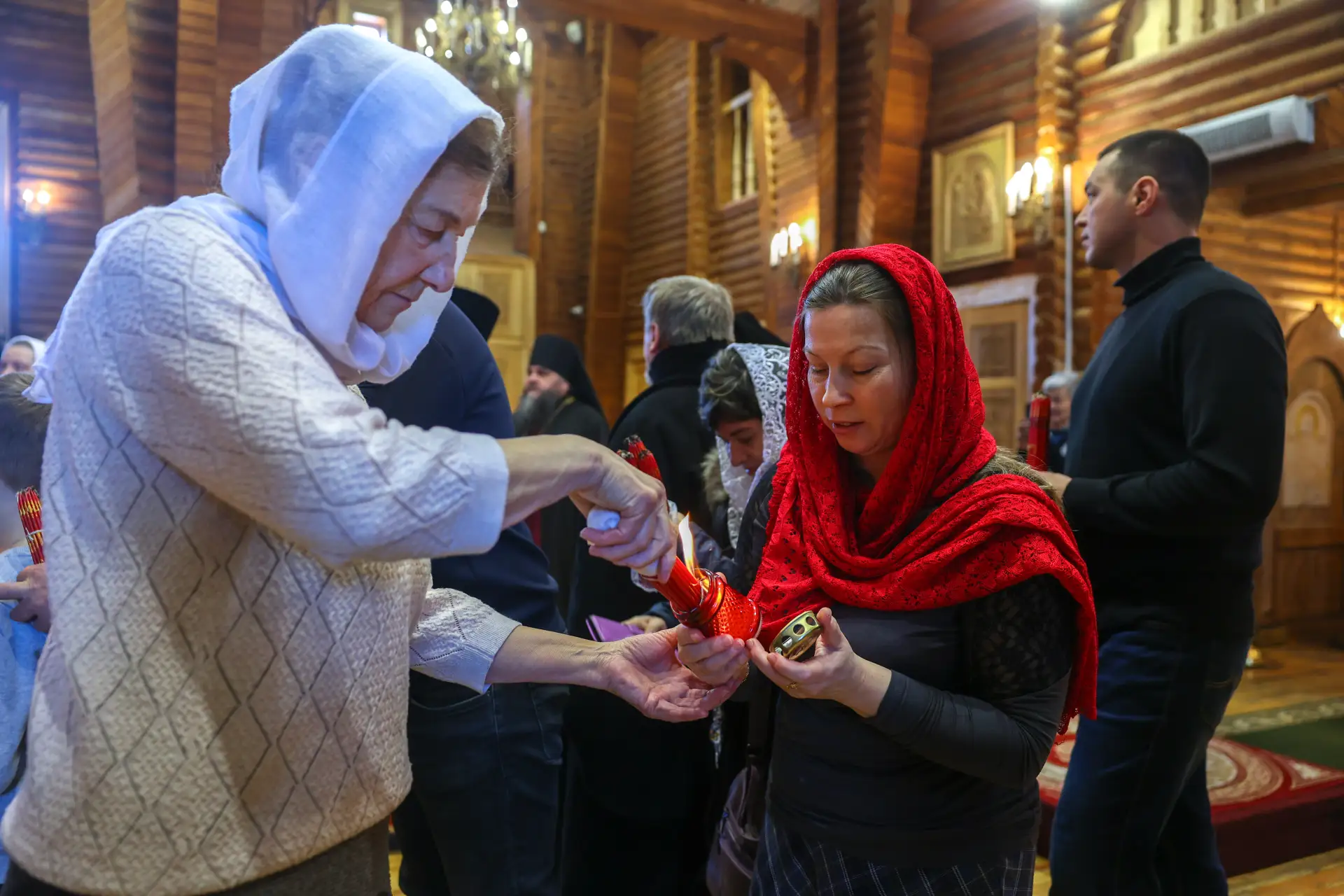 Благодатный огонь доставлен на Чукотку Благодатный огонь доставлен на Чукотку