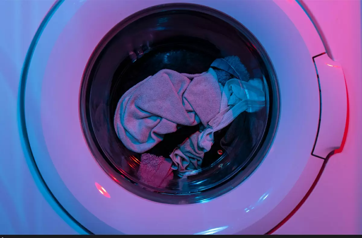 Как уместить стиральную машинку в маленькой ванной: 5 нестандартных идей