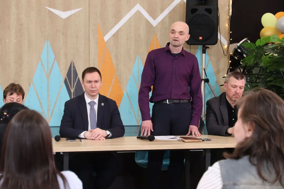 Департаментом сельского хозяйства и продовольствия совместно с Администрацией ГО Анадырь проведён сход граждан по вопросам подготовки к предстоящей путине 2026 года