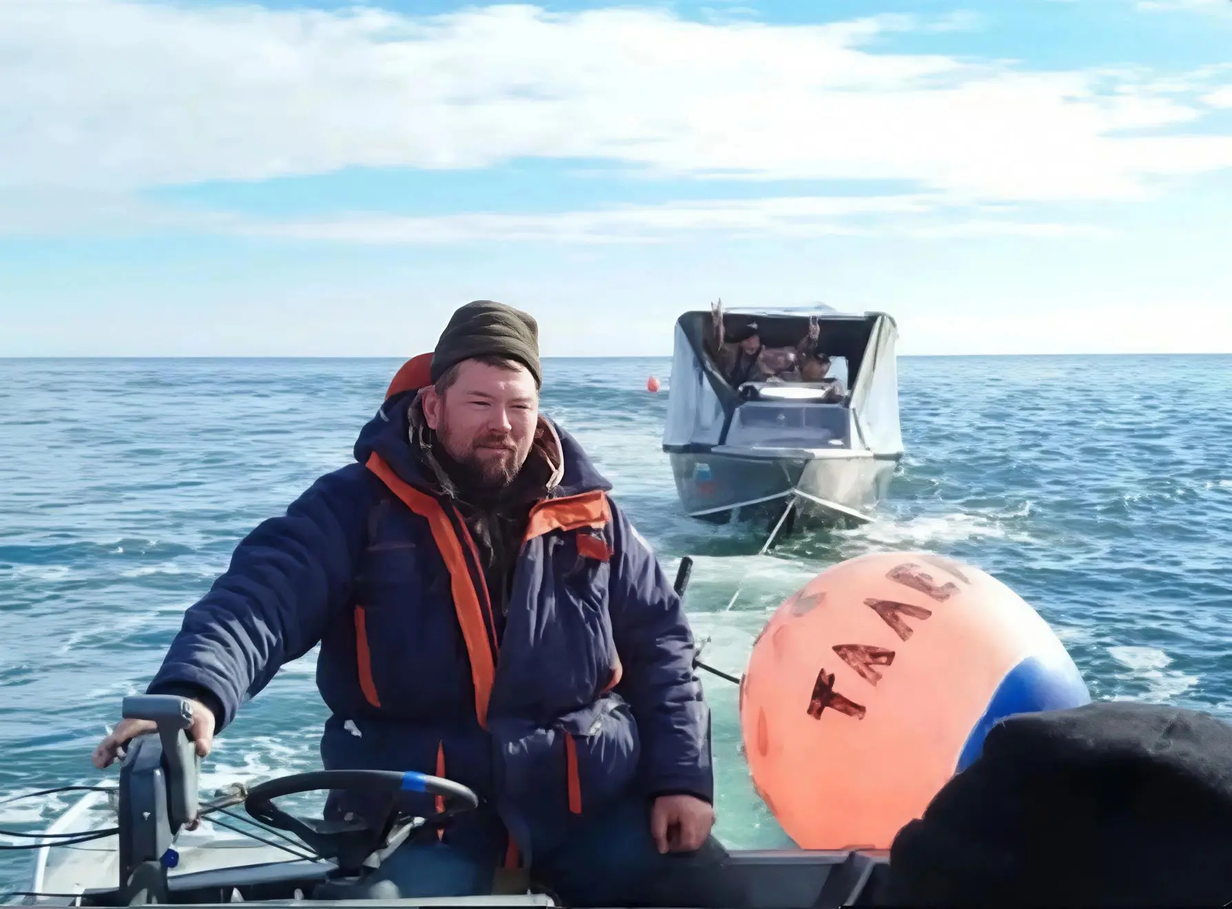 Морзверобои на Чукотке добыли первого в сезоне серого кита