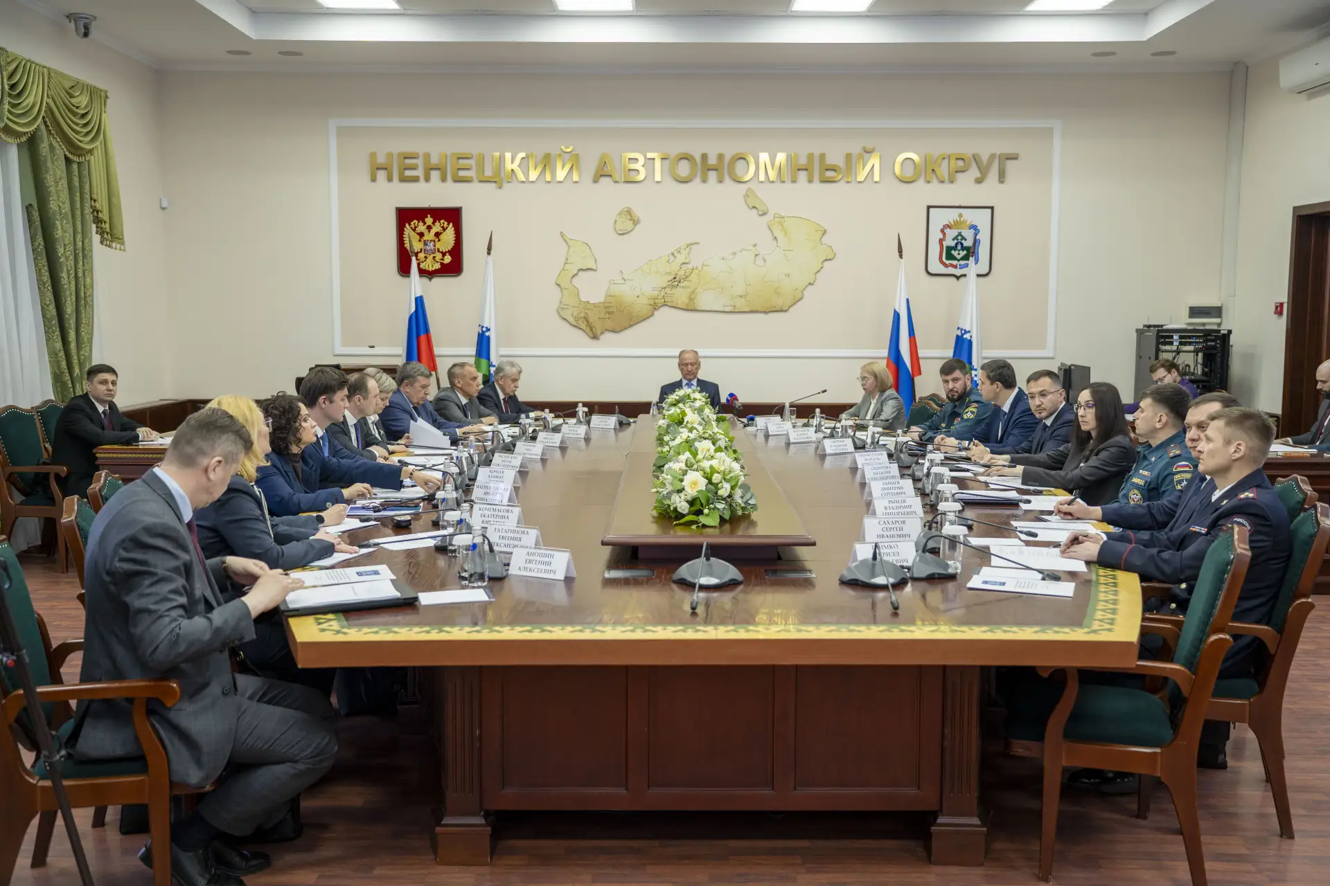 Развитие инфраструктуры Трансарктического транспортного коридора и безопасность судоходства обсудили на совещании в Нарьян-Маре под руководством помощника Президента РФ Николая Патрушева Развитие инфраструктуры Трансарктического транспортного коридора и безопасность судоходства обсудили на совещании в Нарьян-Маре под руководством помощника Президента РФ Николая Патрушева