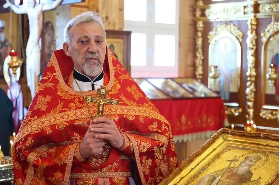 В посёлке Угольные Копи открылся храм святого князя Владимира В посёлке Угольные Копи открылся храм святого князя Владимира