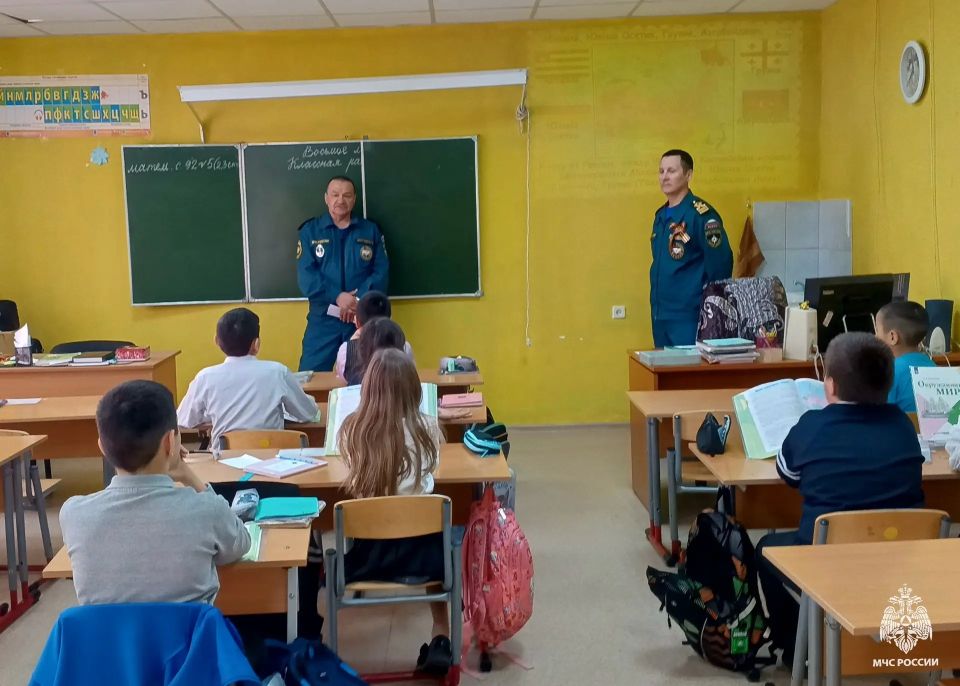 Безопасность на воде: инспекторы ГИМС провели уроки в селе Лаврентия Безопасность на воде: инспекторы ГИМС провели уроки в селе Лаврентия