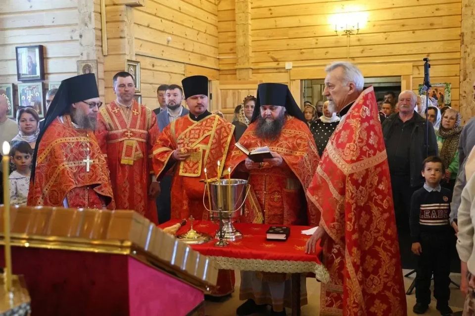 В посёлке Угольные Копи открылся храм святого князя Владимира В посёлке Угольные Копи открылся храм святого князя Владимира