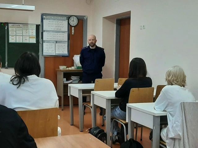Следователь межрайонного следственного отдела провел профилактическую беседу с учащимися Центра образования п. Угольные Копи