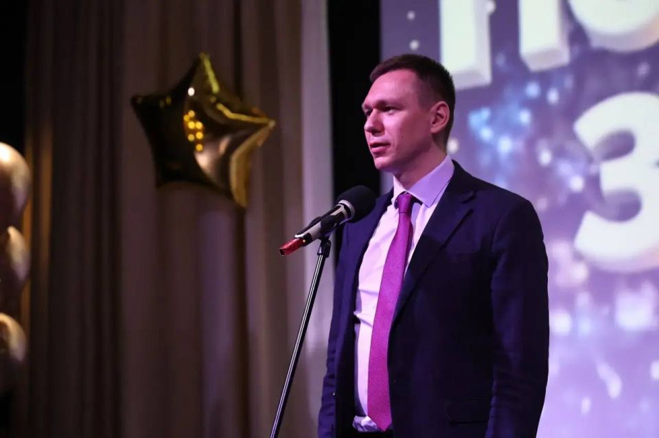 Сергей Спицын: Сегодня для 86 девятиклассников Средней школы Анадыря прозвенел последний звонок Сергей Спицын: Сегодня для 86 девятиклассников Средней школы Анадыря прозвенел последний звонок