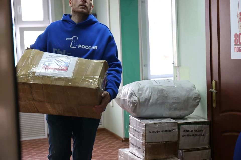 Владислав Кузнецов: Накануне в региональном отделении партии "Единая Россия" подготовили к отправке гуманитарный груз Владислав Кузнецов: Накануне в региональном отделении партии "Единая Россия" подготовили к отправке гуманитарный груз