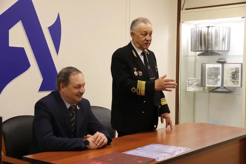 Наградили и поздравили коллектив АО «Анадырьморпорт» в честь 71-летия порта Наградили и поздравили коллектив АО «Анадырьморпорт» в честь 71-летия порта