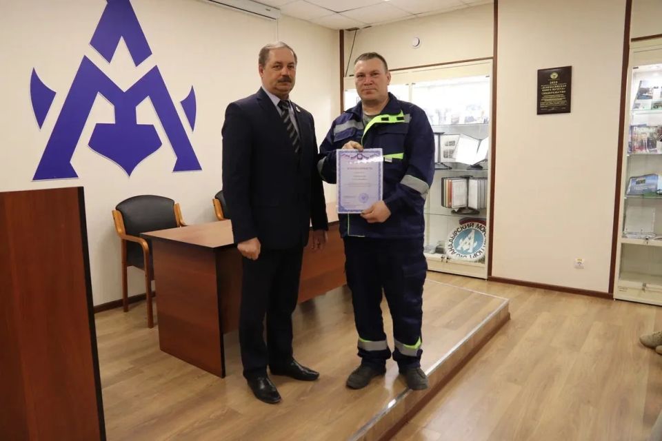 Наградили и поздравили коллектив АО «Анадырьморпорт» в честь 71-летия порта Наградили и поздравили коллектив АО «Анадырьморпорт» в честь 71-летия порта