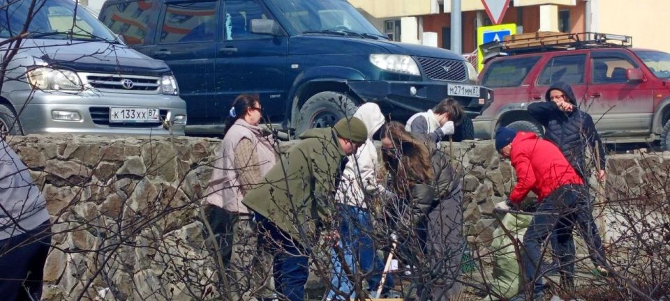 Сотрудники Департамента промышленной политики приняли участие в городском субботнике Сотрудники Департамента промышленной политики приняли участие в городском субботнике