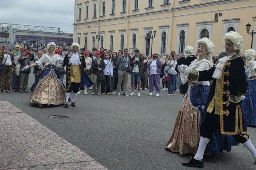 Семья участника СВО из Анадыря посетила исторические места в центре России, сообщает ИА "Чукотка" Семья участника СВО из Анадыря посетила исторические места в центре России, сообщает ИА "Чукотка"