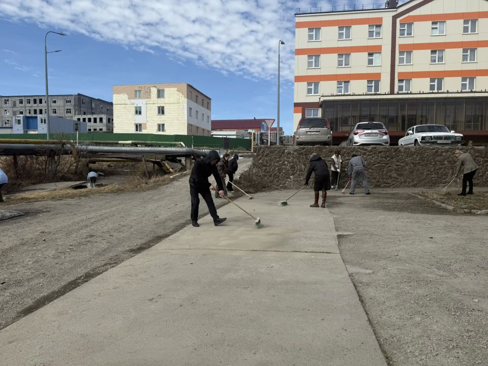 Сотрудники Департамента промышленной политики приняли участие в городском субботнике Сотрудники Департамента промышленной политики приняли участие в городском субботнике