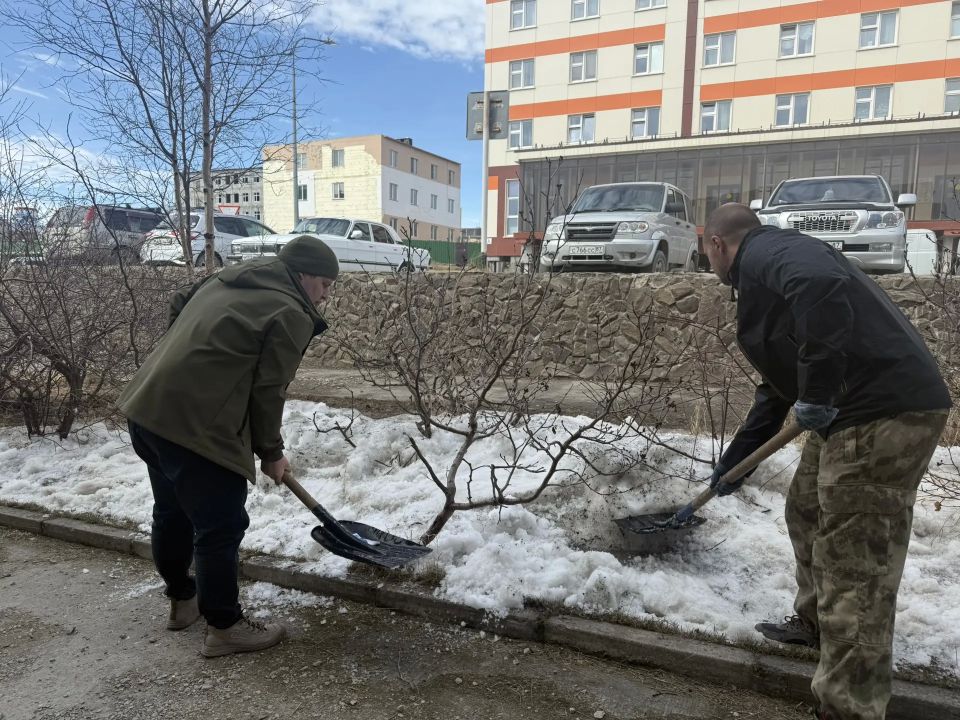 Сотрудники Департамента промышленной политики приняли участие в городском субботнике Сотрудники Департамента промышленной политики приняли участие в городском субботнике