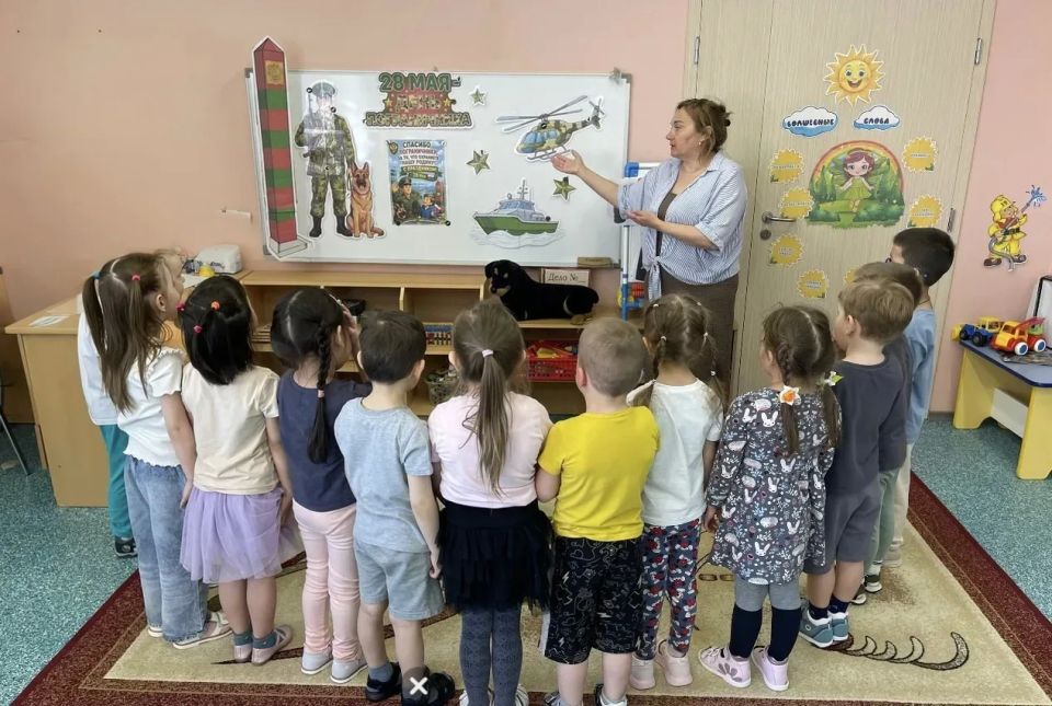 В детских садах Анадыря на этой неделе прошли патриотические мероприятия, посвящённые Дню пограничника и Дню рождения «Юнармии» В детских садах Анадыря на этой неделе прошли патриотические мероприятия, посвящённые Дню пограничника и Дню рождения «Юнармии»