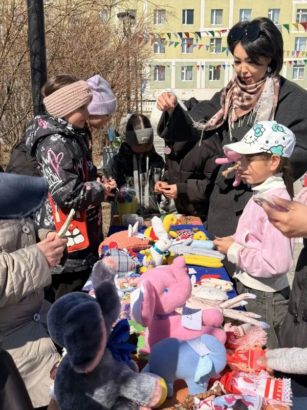 «ЛЕТО В РЕЖИМЕ ВЕСЕЛЬЯ»: как в Анадыре открыли каникулы вместе с заместителем Губернатора «ЛЕТО В РЕЖИМЕ ВЕСЕЛЬЯ»: как в Анадыре открыли каникулы вместе с заместителем Губернатора