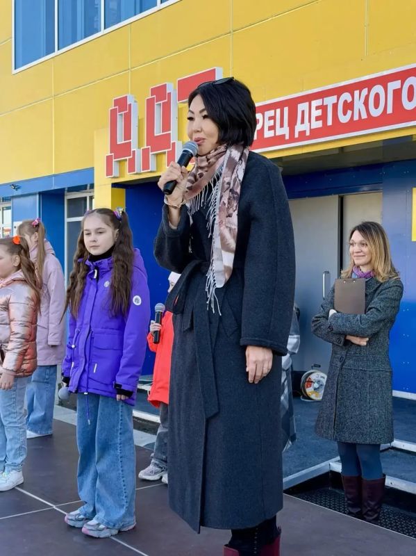 «ЛЕТО В РЕЖИМЕ ВЕСЕЛЬЯ»: как в Анадыре открыли каникулы вместе с заместителем Губернатора «ЛЕТО В РЕЖИМЕ ВЕСЕЛЬЯ»: как в Анадыре открыли каникулы вместе с заместителем Губернатора