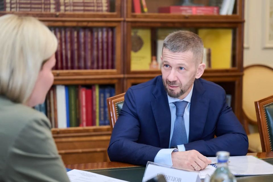 Губернатор Владислав Кузнецов на встрече с Министром культуры РФ Ольгой Любимовой обсудил развитие культурной инфраструктуры Чукотки Губернатор Владислав Кузнецов на встрече с Министром культуры РФ Ольгой Любимовой обсудил развитие культурной инфраструктуры Чукотки